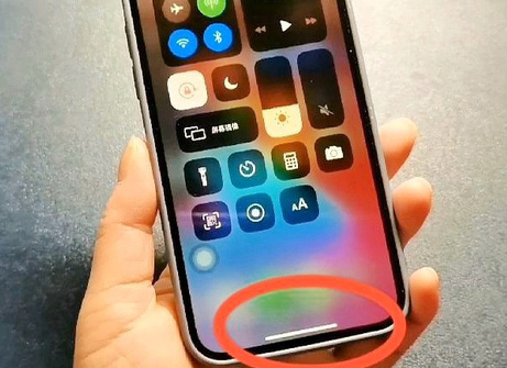 台江苹台江果维修站分享如何使用iPhone下方横线进行应用切换